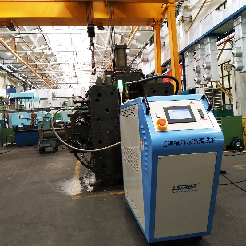 汽車輪轂壓鑄模具清洗現(xiàn)場